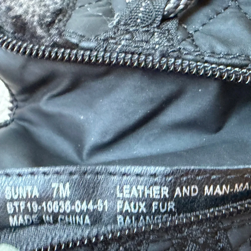 BareTraps Black Winter Thermal Sunta Boots with Gray Accents Women Size 7